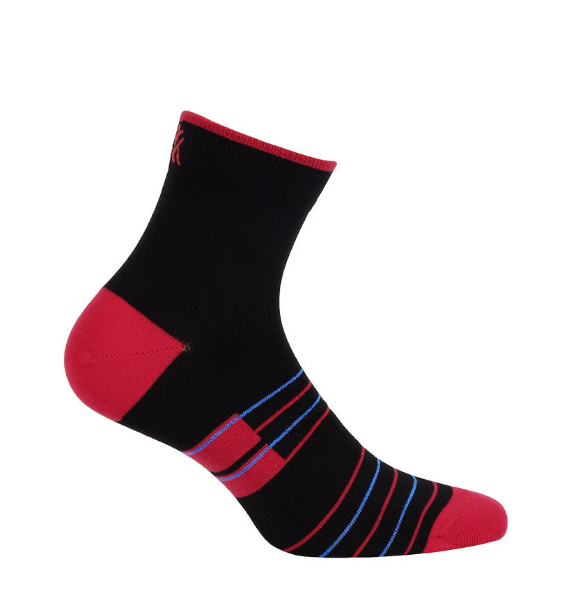 Pánské vzorované kotníkové ponožky černá 42-44