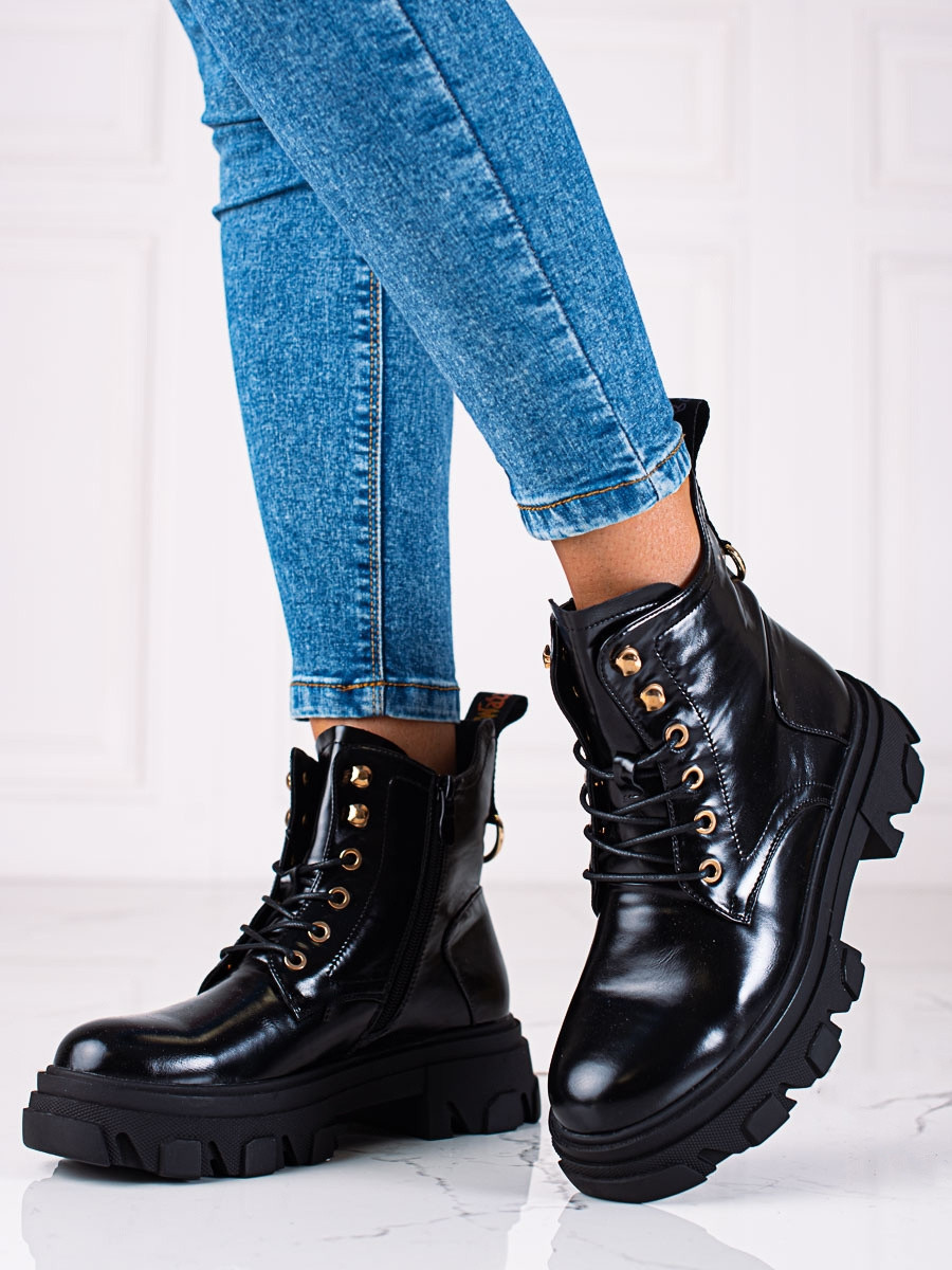Trendy černé dámské kotníčkové boty na plochém podpatku 39