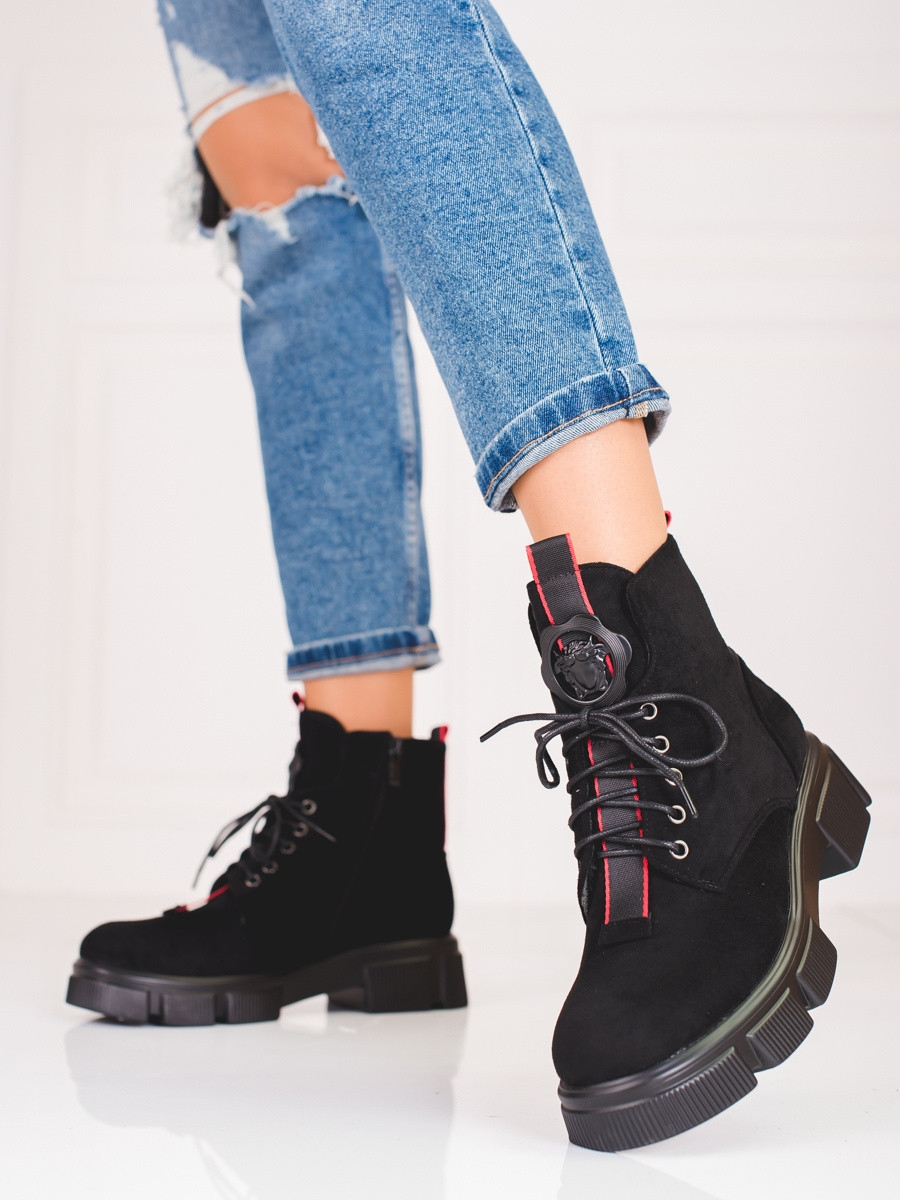 Praktické kotníčkové boty dámské černé na plochém podpatku 40