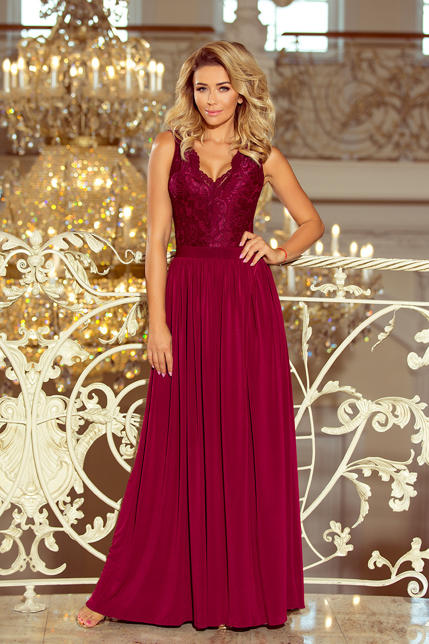Dlouhé dámské šaty v bordó barvě bez rukávů, s krajkovým výstřihem model 6710856 S