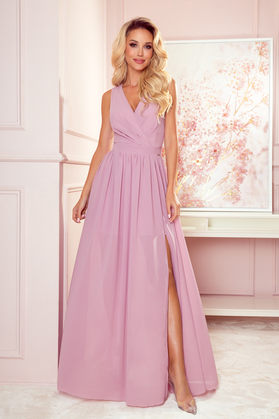 JUSTINE - Dlouhé dámské šaty v pudrově růžové barvě s výstřihem a zavazováním 362-3 XL
