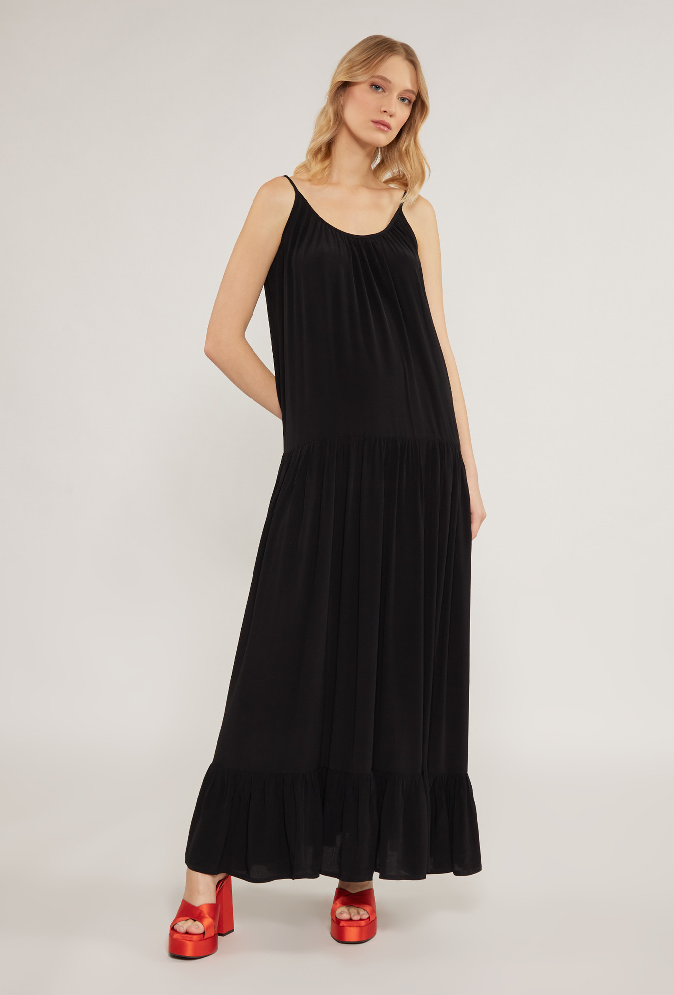 Monnari Šaty Maxi šaty s ležérním střihem černé 40
