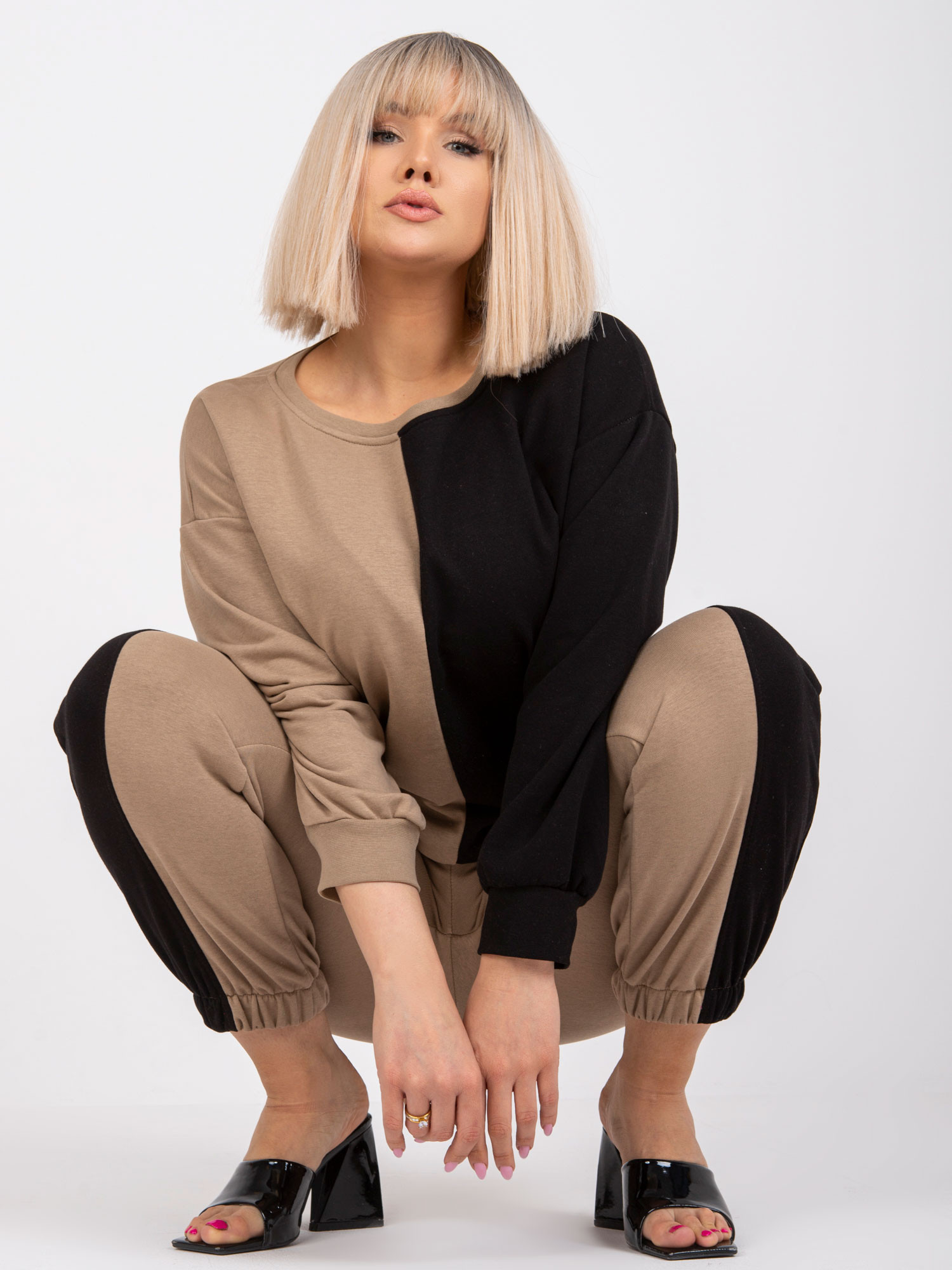 Tmavě béžová a černá mikina plus size od Amishi S/M