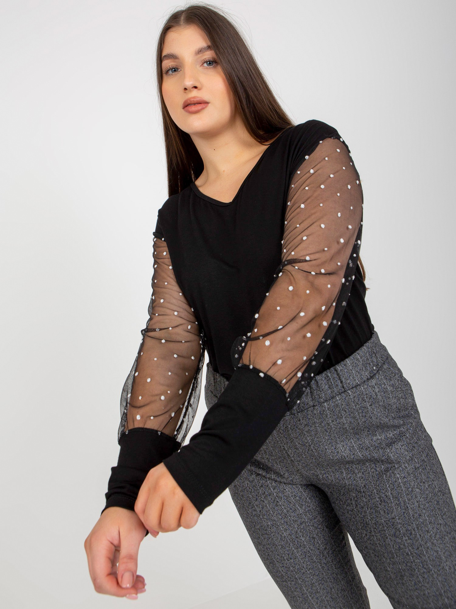 Dámská černá halenka plus size s ozdobnými rukávy.Velikost: 2XL