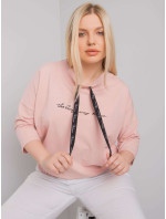 Zaprášená růžová halenka plus size s nápisem Perry