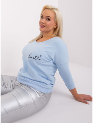 Světle modrá halenka plus size s kapsou