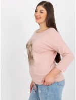 Světle růžová dámská halenka plus size s nášivkami